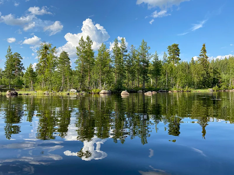 Paysage lacustre en Suède